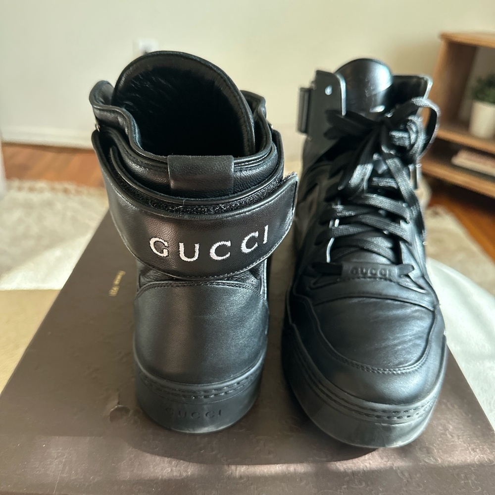 NEW (Worn Once)Gucci High Top Logo Velcro Strap Sneaker. Style:386738 A3840 1000